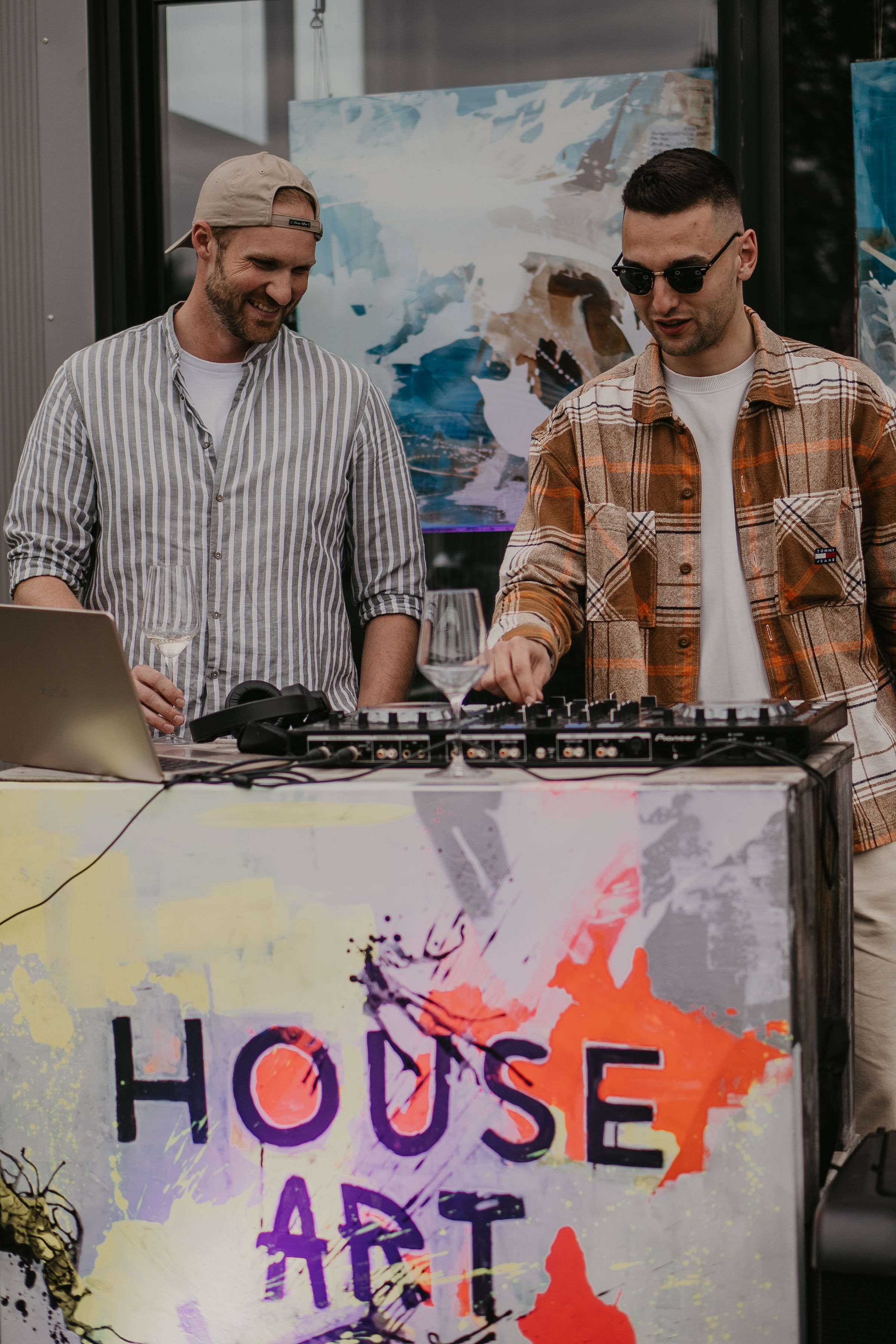 House Art — DJs am Mischpult